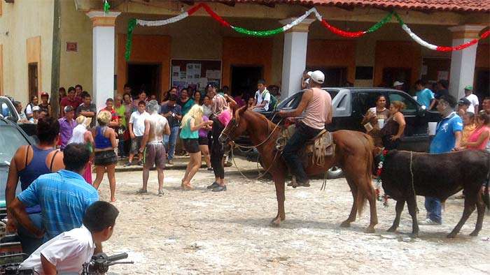 El Tuito street party.